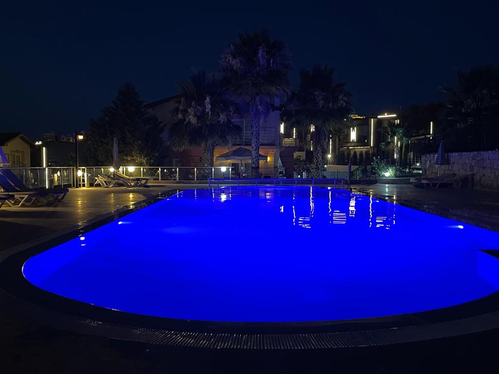 Villa_zwembad_nacht